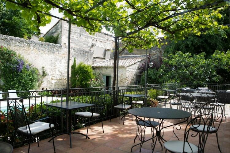 Le restaurant avec terrasse Les Jardins de la Livrée à Villeneuve-Lez-Avignon