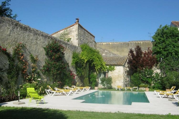Les Jardins de La Livrée vous accueillent à quelques minutes d'Avignon dans un havre de paix