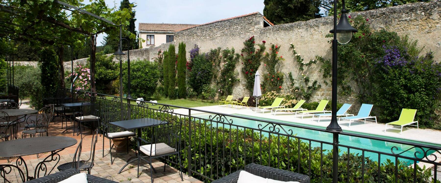 Chambres d'hôtes La Livrée à Villeneuve-Lez-Avignon avec piscine et restaurant